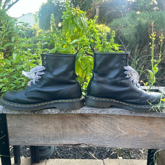 Dr. Martens Boots 9M/10L 🪻 - Picture 3 of 6